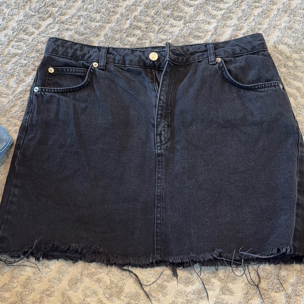 Topshop size 10 black denim skirt